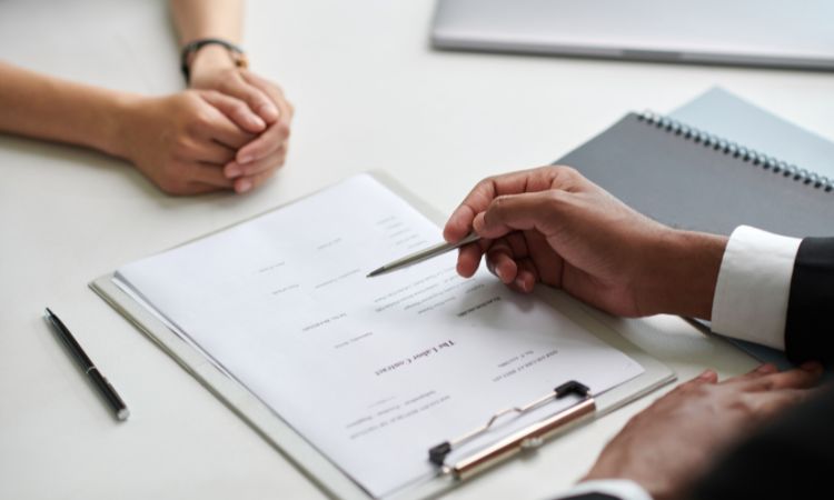¿Qué es el arbitraje laboral y cómo funciona?