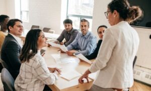 Descubre el liderazgo y la gestión de equipos
