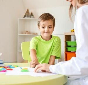 Estudiar la maestría en juego infantil
