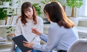 Conoce los problemas conductuales en adolescentes